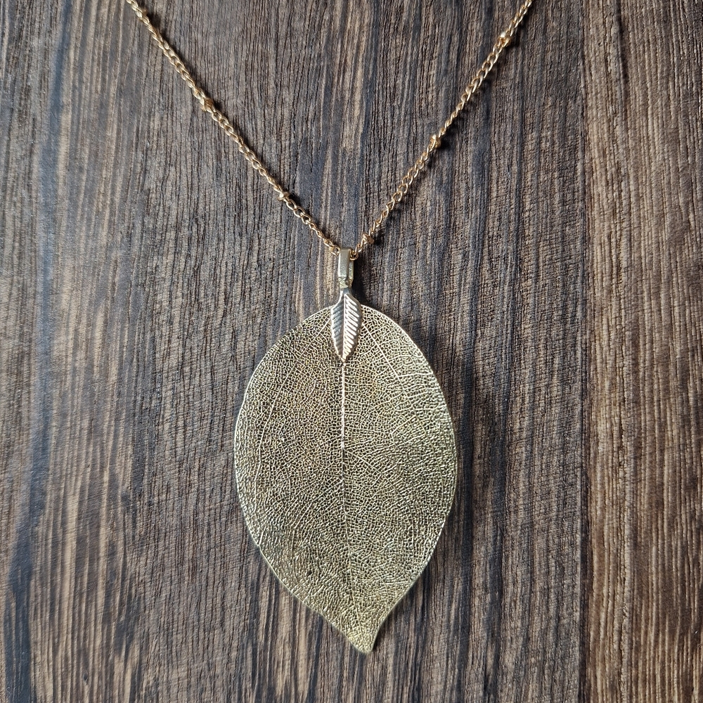 Goldtone Filigree Leaf Pendant Necklace Dainty Lacy Intricate Detail 28" + 1.25"